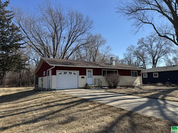 37 Prentis Ave, Vermillion, SD 57069