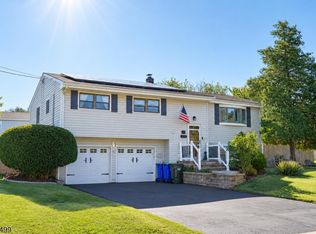 15 Foxwood Dr, Franklin Twp., NJ 08873