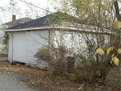 5th image of 852 Dow St