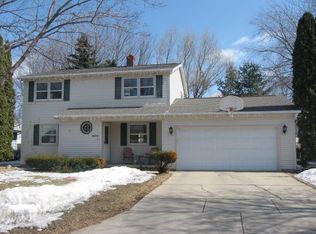 800 N Fernmeadow Dr, Appleton, WI 54915