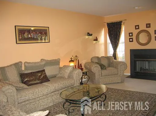 3 bed, 2.5 bath, 1696 sqft, $3,400 — Photo 2
