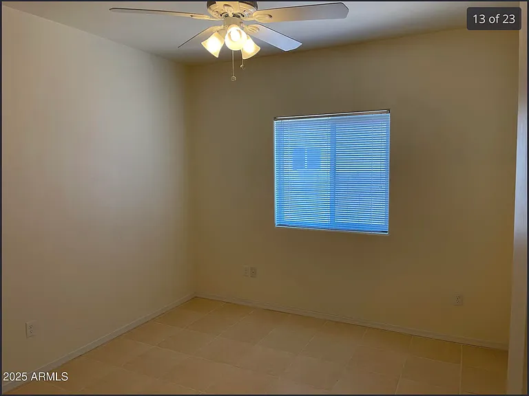 512 W Brown St — Photo 12