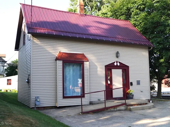 208 2nd St SW, Carrollton, OH 44615