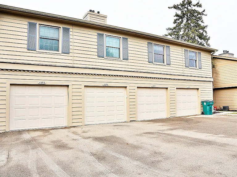 REMODELED Townhouse 1375