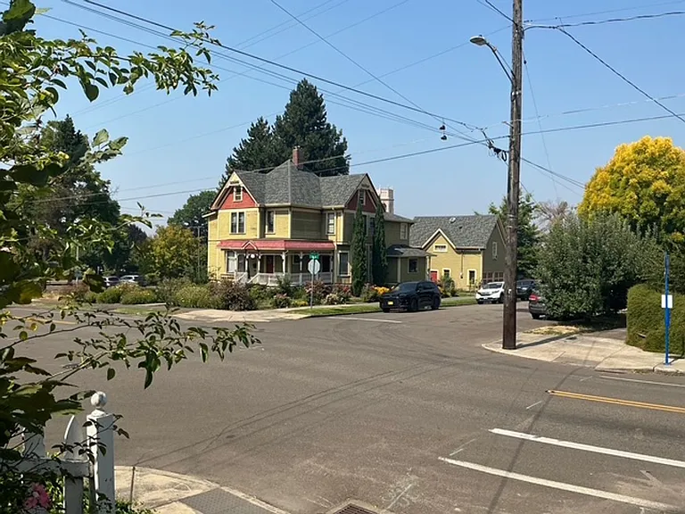 802 5th St — Photo 32