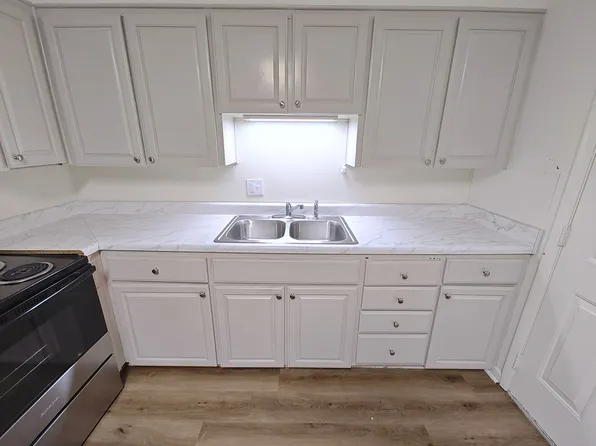 1950 Torreyson St #F, Conway, AR 72034