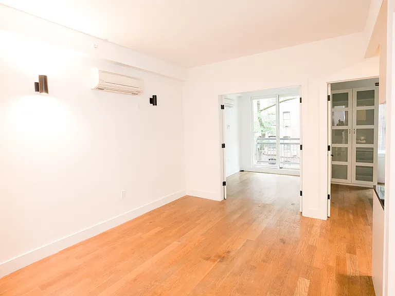 323 E 19th St #3E — Photo 3