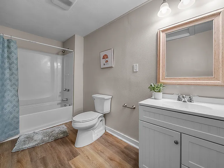 510 Hogg St — Photo 11