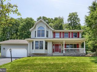 1085 Stonegate Rd, Hummelstown, PA 17036