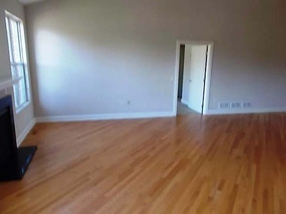 3rd image of 1579 Pinehurst Dr