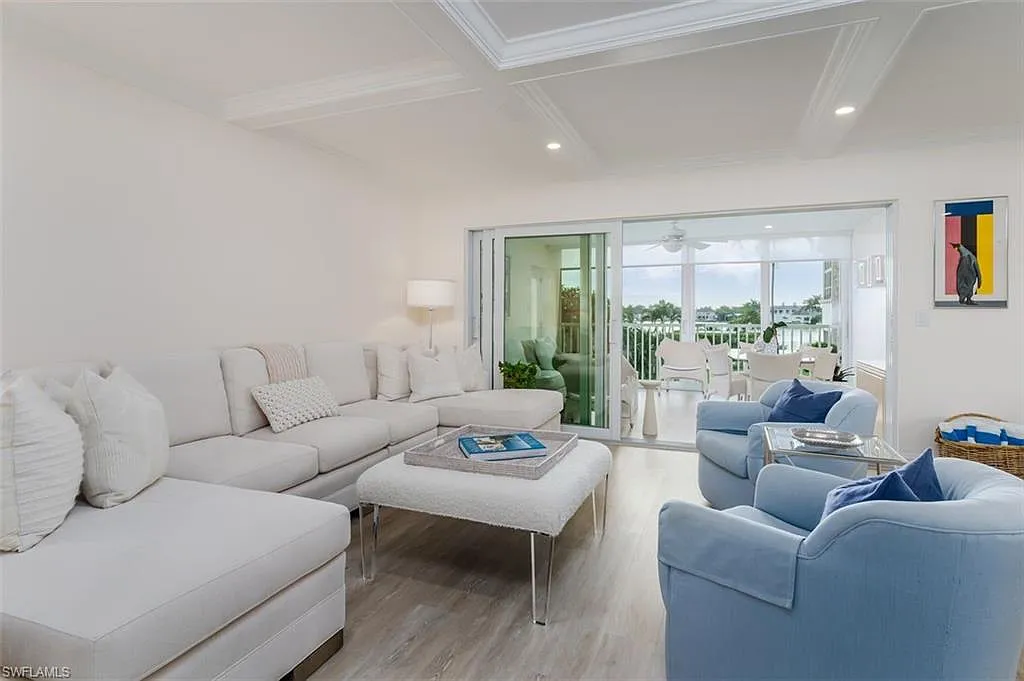 3 bed, 2.0 bath, 1886 sqft, $5,900 — Photo 3