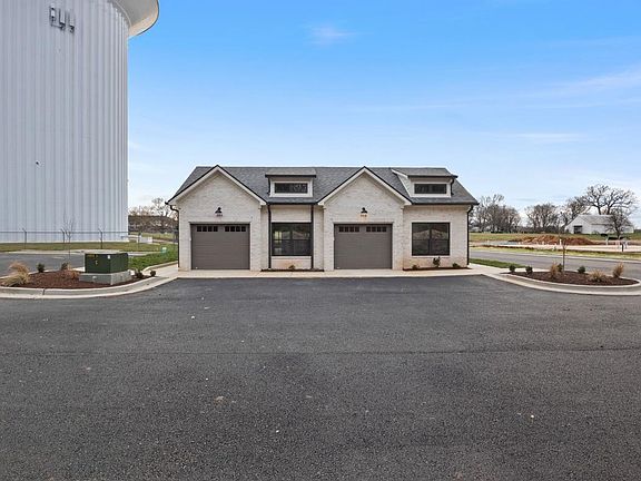 2nd image of 512 Old Lovers Ln Unit 711