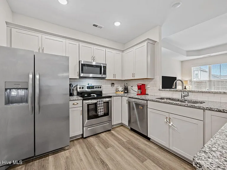 3982 Eclipse Ave NE — Photo 9