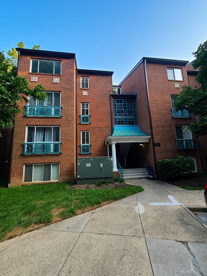 2 bed, 1.5 bath, 1073 sqft, $1,900 — Photo 1
