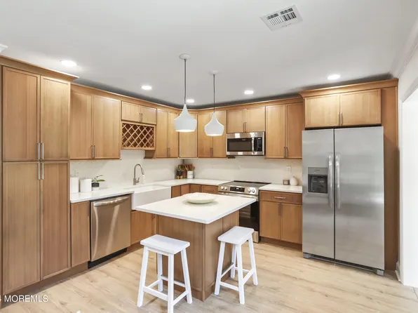 30 Plaza De Las Flores, Freehold, NJ 07728