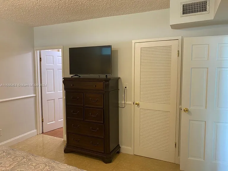5401 Collins Ave #412 — Photo 27