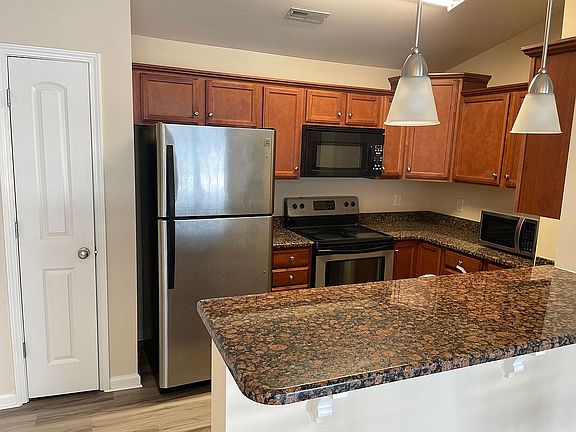 4th image of 4703 Pennoak Ln #J