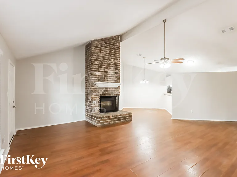 13323 Oak Ledge Dr — Photo 3