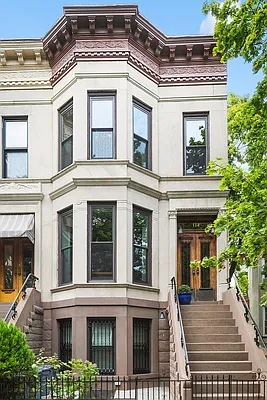 Sold by Compass | media 25