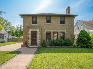 2135 W Raleigh Ave, Glendale, WI 53209