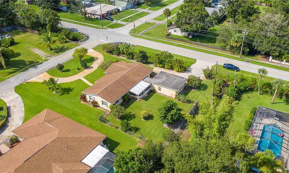 2nd image of 1556 34th Ave