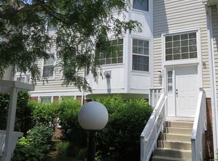 308 Hidden Creek Ln, North Aurora, IL