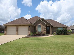 122 Sullivan Rd, Muscle Shoals, AL 35661