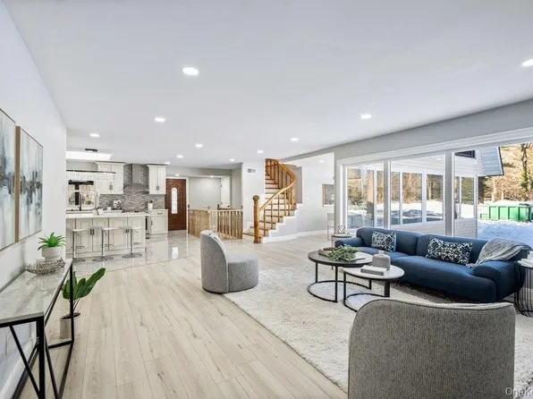 497 Woodbury Road, Cold Spring Harbor, NY 11724