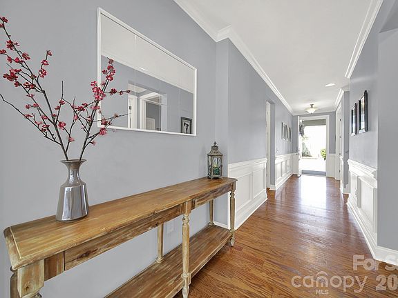 4th image of 270 Helton Ln