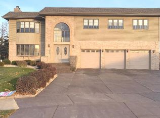 319 Dee Ct, Bloomingdale, IL 60108