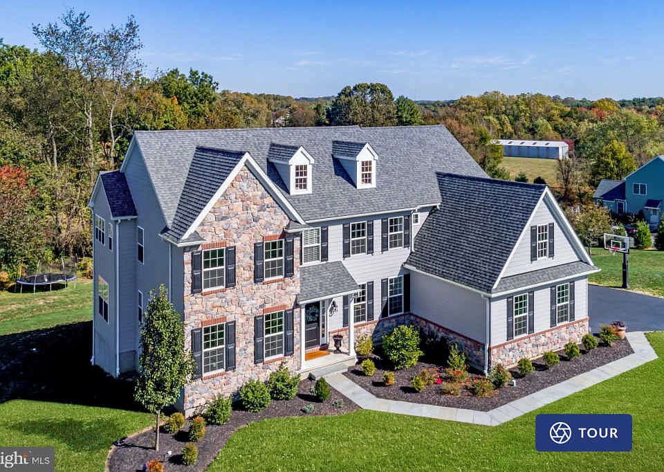 1st image of 103 Wyndham Hill Dr
