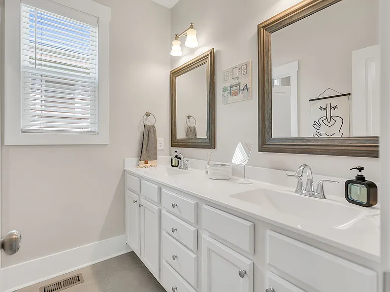 510 Eugene St — Photo 26