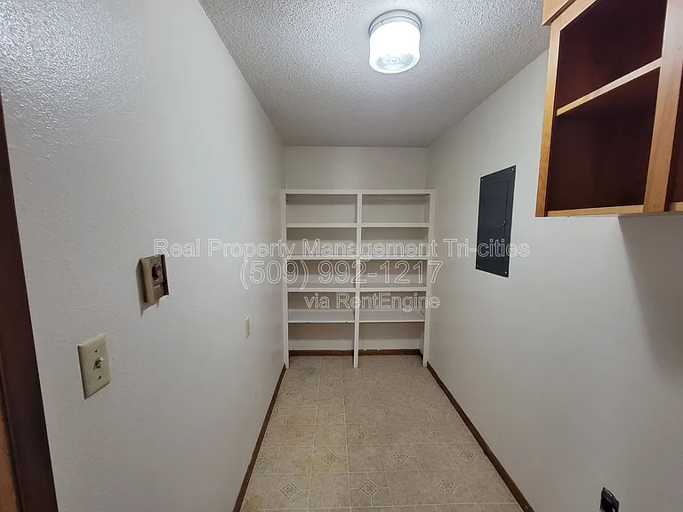 1702 W 7th Pl #B — Photo 10