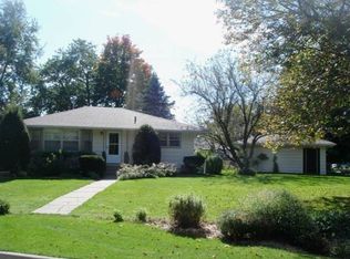 1668 Rosewood Ave N, Maplewood, MN 55109