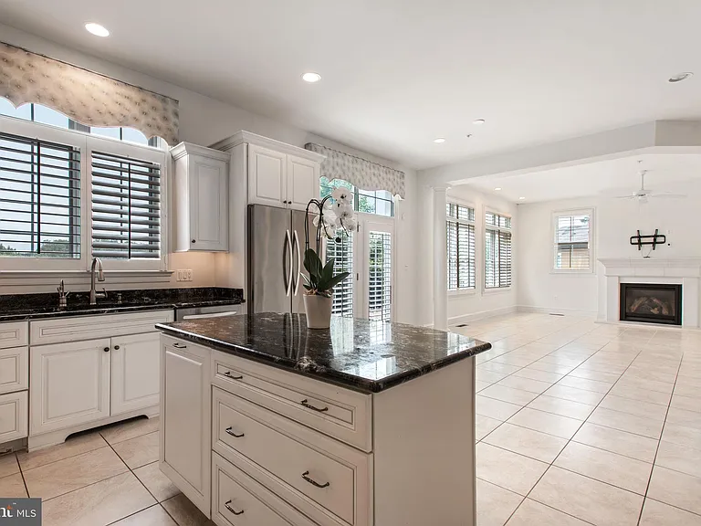 8319 Quarry Manor Ter — Photo 34