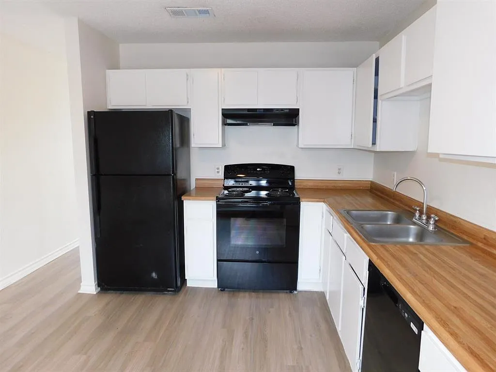 2 bed, 1.0 bath, 840 sqft, $1,100 — Photo 3
