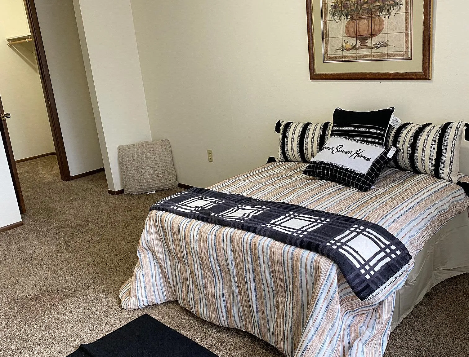 Amberwood Apartments — Photo 1