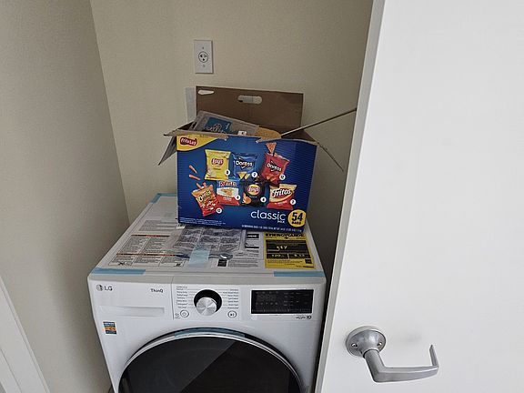 5th image of 1102 Banner Ave #3