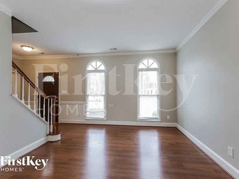 2601 Kirkholm Dr — Photo 4