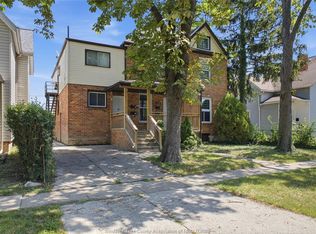 372 Lincoln Rd #2, Windsor, ON N8Y 2G4