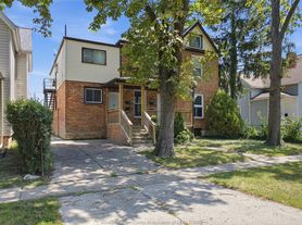 372 Lincoln Rd
