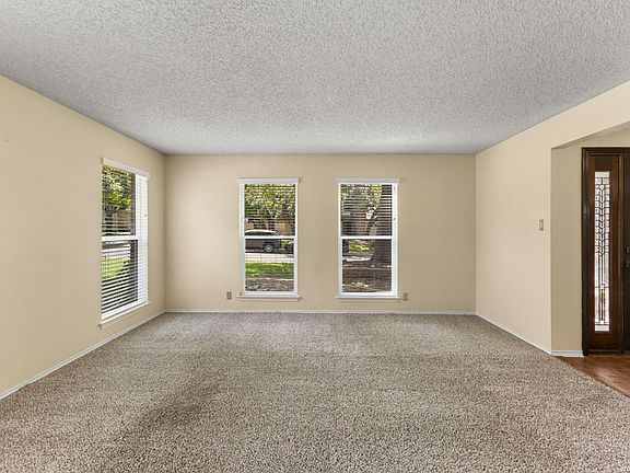 5th image of 19915 ENCINO RIDGE ST