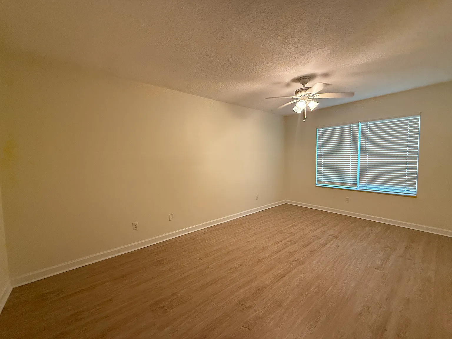 2 bed, 1113 sqft, $1,595 — Photo 4