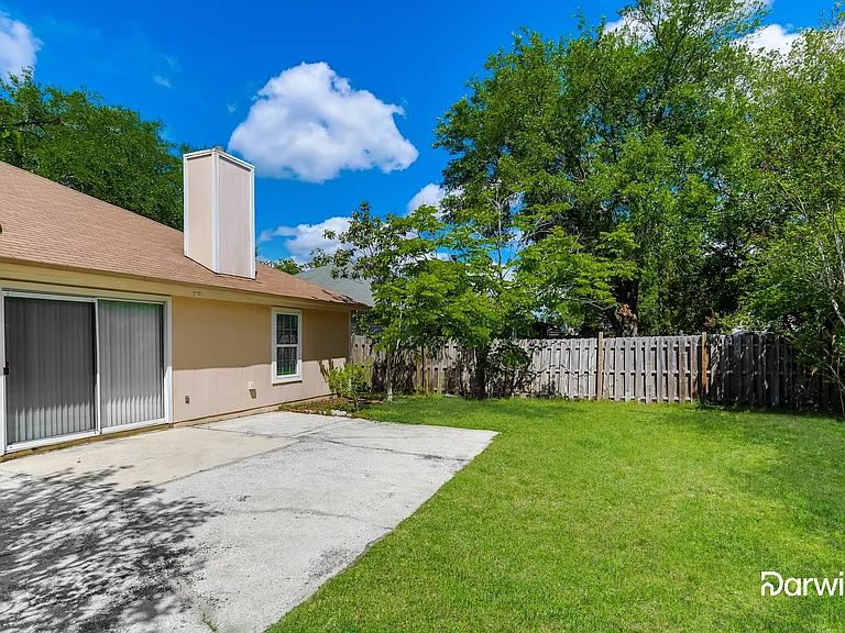 407 Willow Green Dr — Photo 15