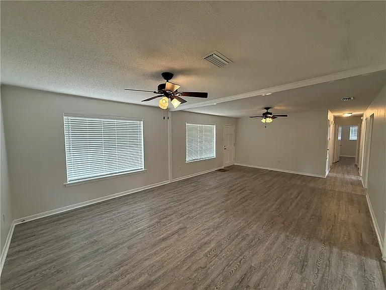 7662 Simmons Dr — Photo 4