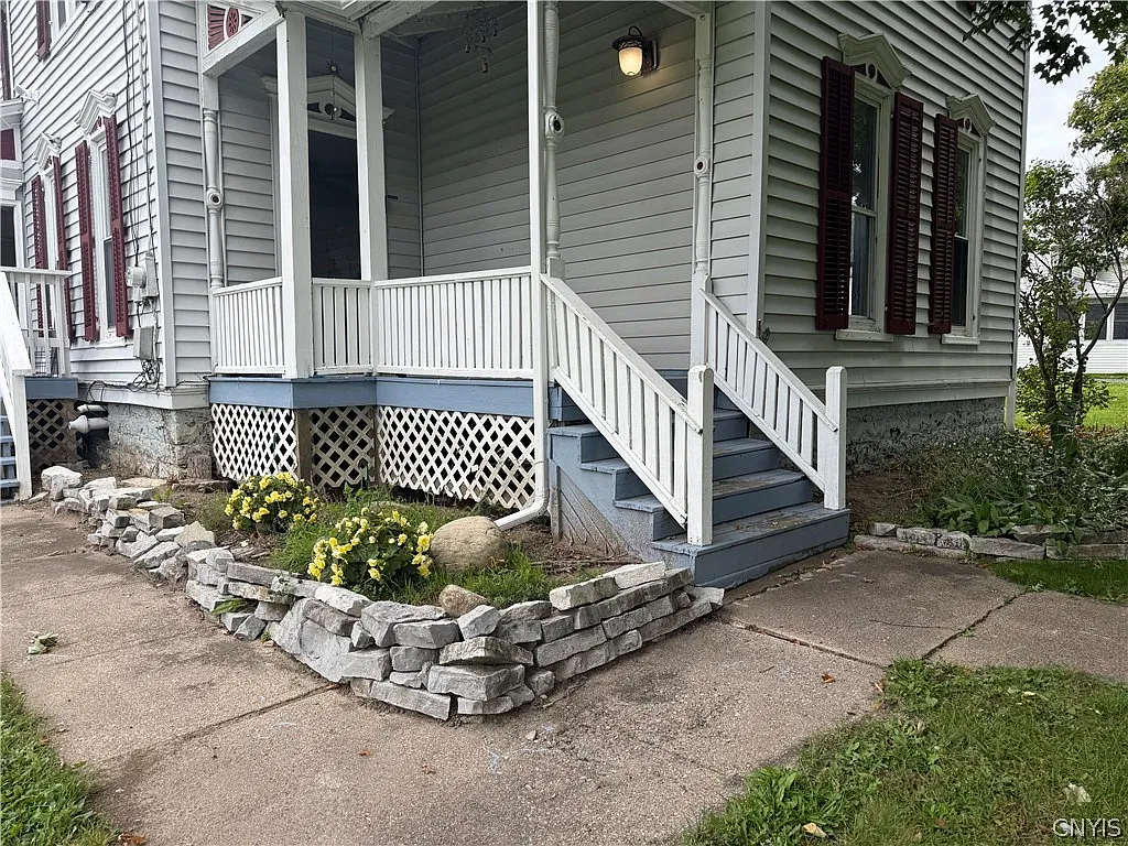 5 bed, 2.0 bath, 2236 sqft, $2,200 — Photo 4