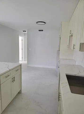 240 SW 7th St — Photo 2