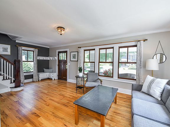 5th image of 118 Logan Ave