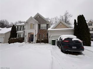 3313 Crown Pointe Dr, Stow, OH 44224