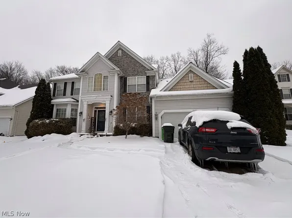 3313 Crown Pointe Dr, Stow, OH 44224